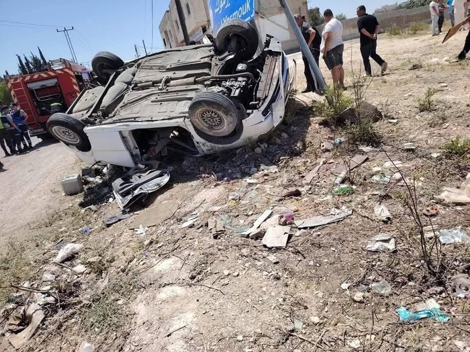 عاجل | انقلاب مركبة ينهي حياة شاب في إربد .. صور