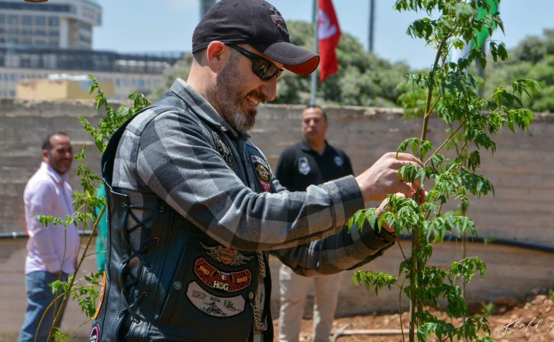 زين تستكمل زراعة 600 شجرة حُرجية ومُثمرة في مدينة الحُسين للشباب