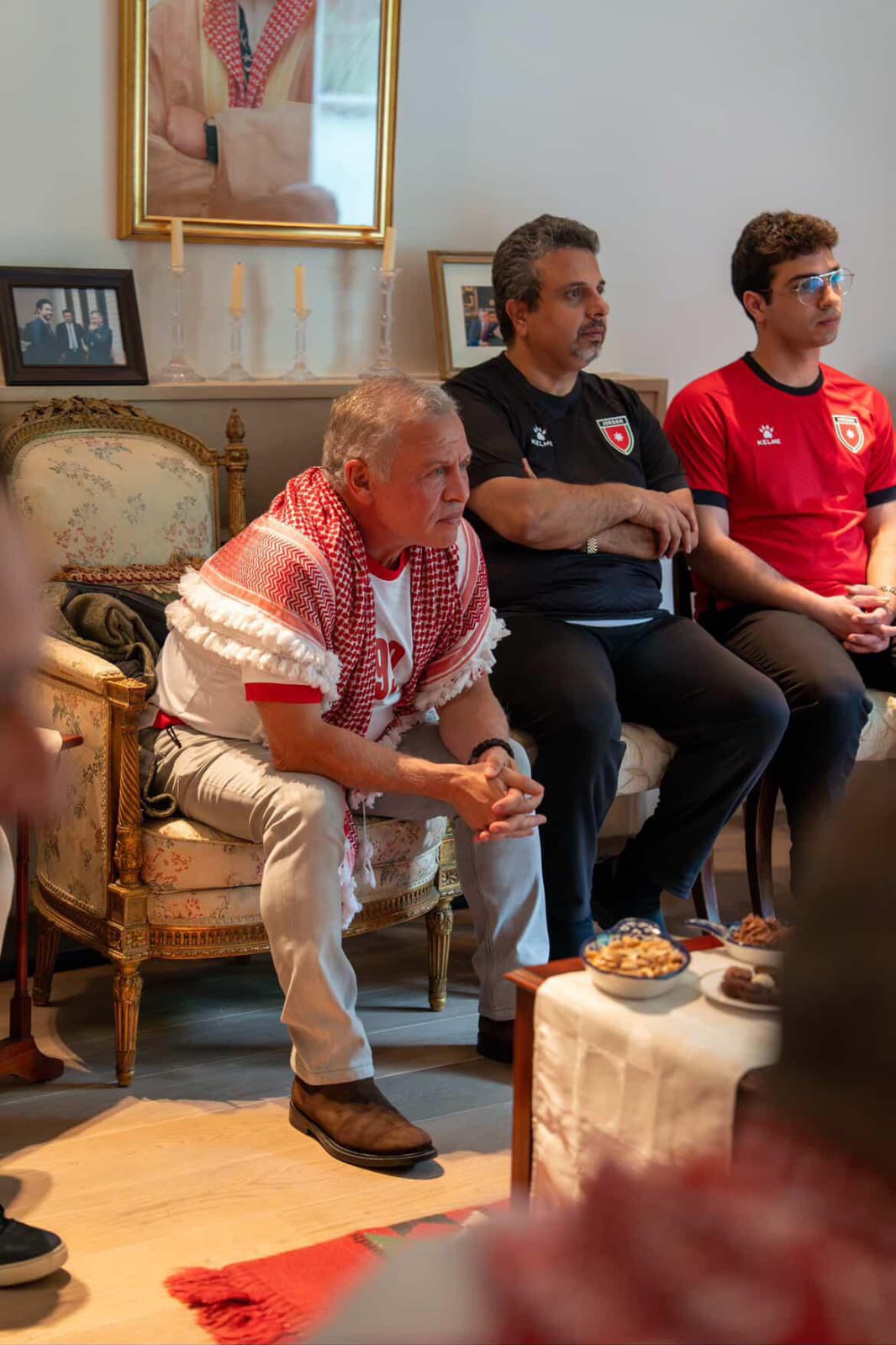 الملك عبدالله الثاني يتابع مباراة النشامى من لندن