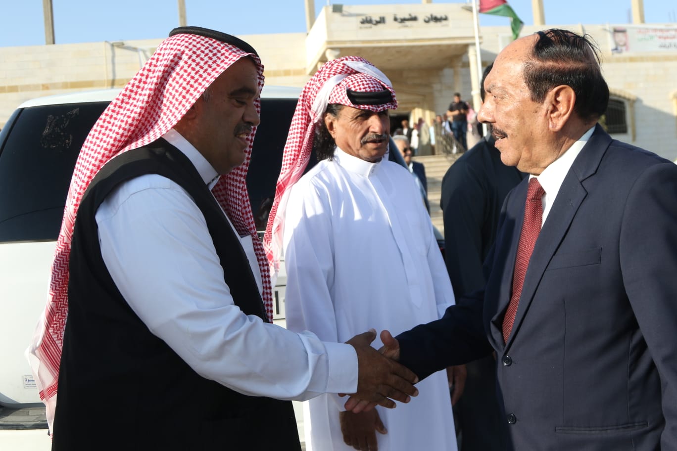 صورة حول : الذنيبات يرأس مراسم خطوبة نجل الزميل وليد الجلاد على كريمة بسام الرقاد الذنيبات يرأس مراسم خطوبة نجل الزميل وليد الجلاد على كريمة بسام الرقاد