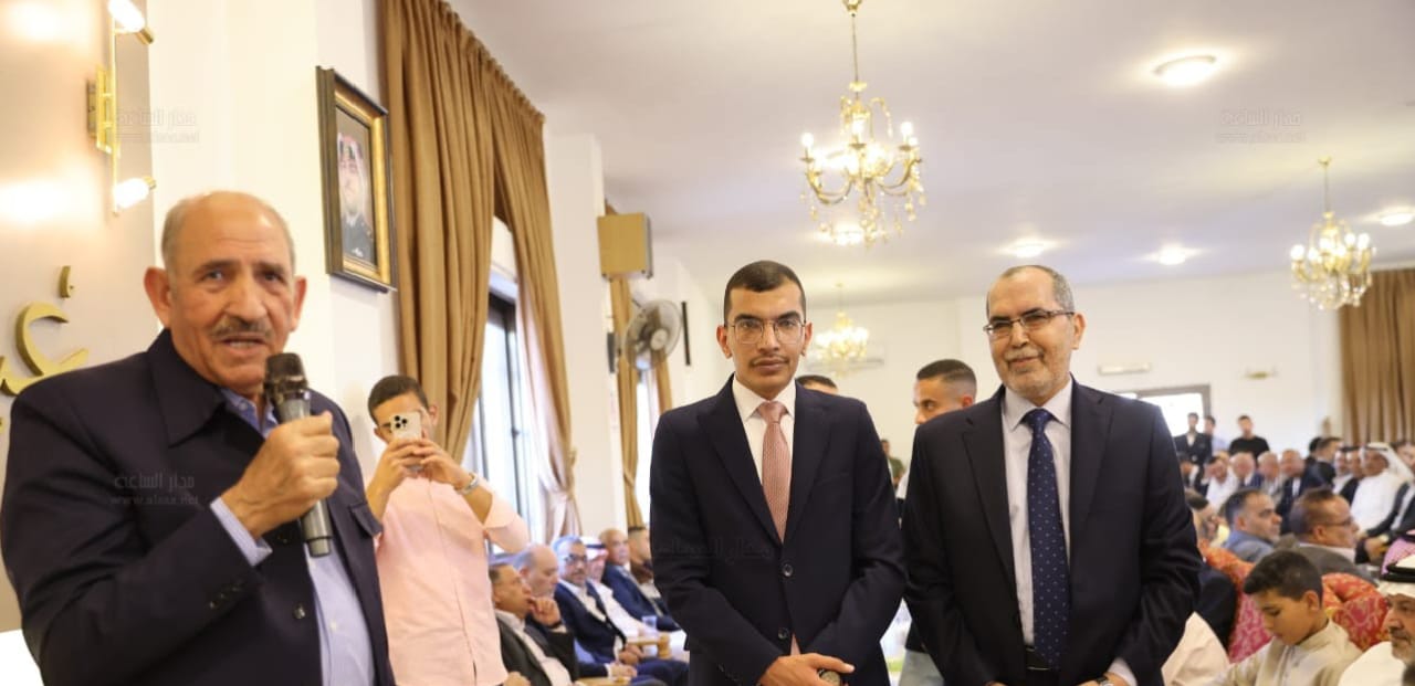 صورة حول : الذنيبات يرأس مراسم خطوبة نجل الزميل وليد الجلاد على كريمة بسام الرقاد الذنيبات يرأس مراسم خطوبة نجل الزميل وليد الجلاد على كريمة بسام الرقاد