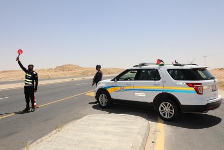 إصابة 15 شخصا على متن مركبة “بيك أب” في الطريق الصحراوي