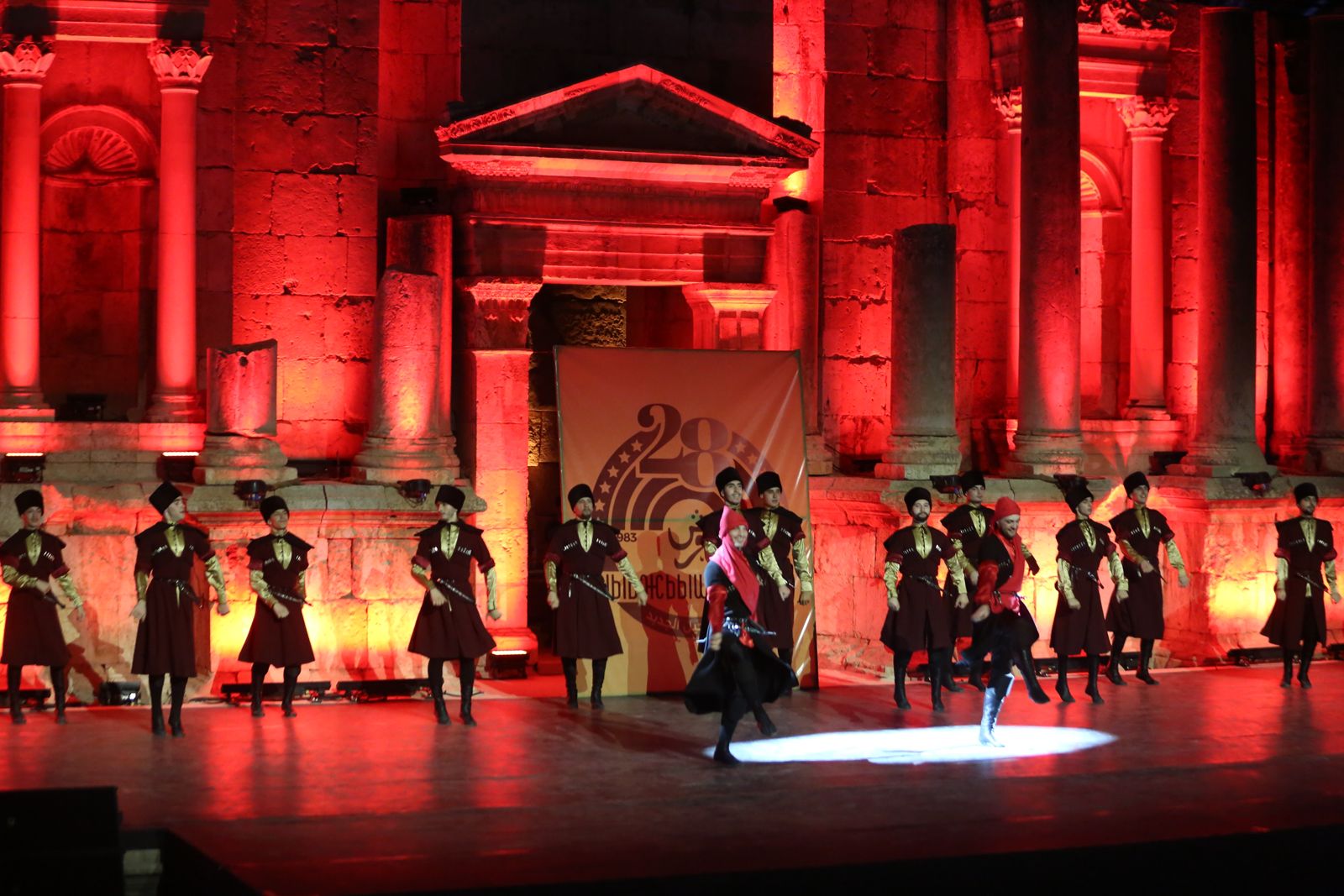 الأكثر مشاركة في مهرجان جرش فرقة " نادي الجيل " تقدم فلكلور وتراث الشركس على المسرح الجنوبي