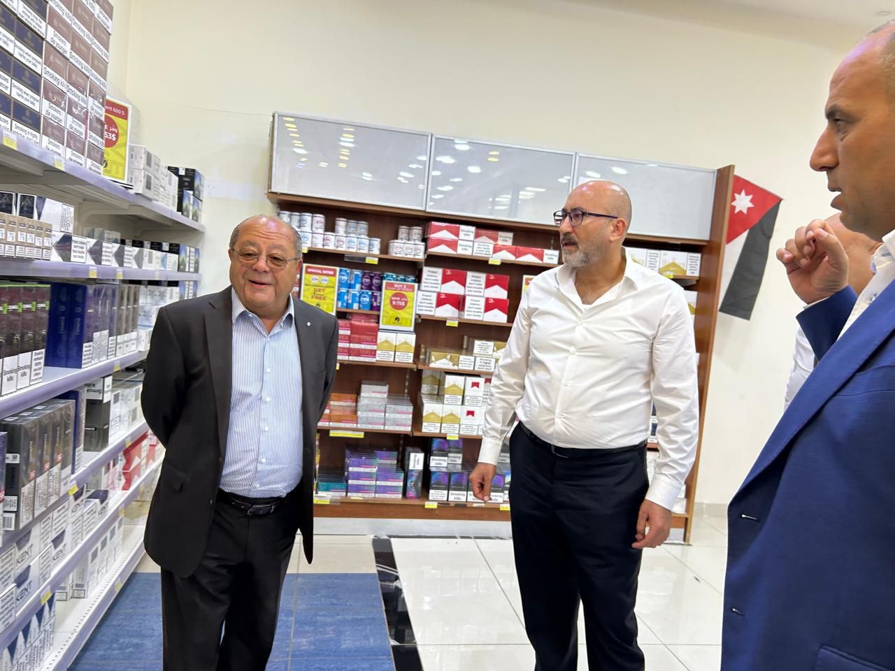 المجالي يتفقد الأسواق الحرة في المدورة