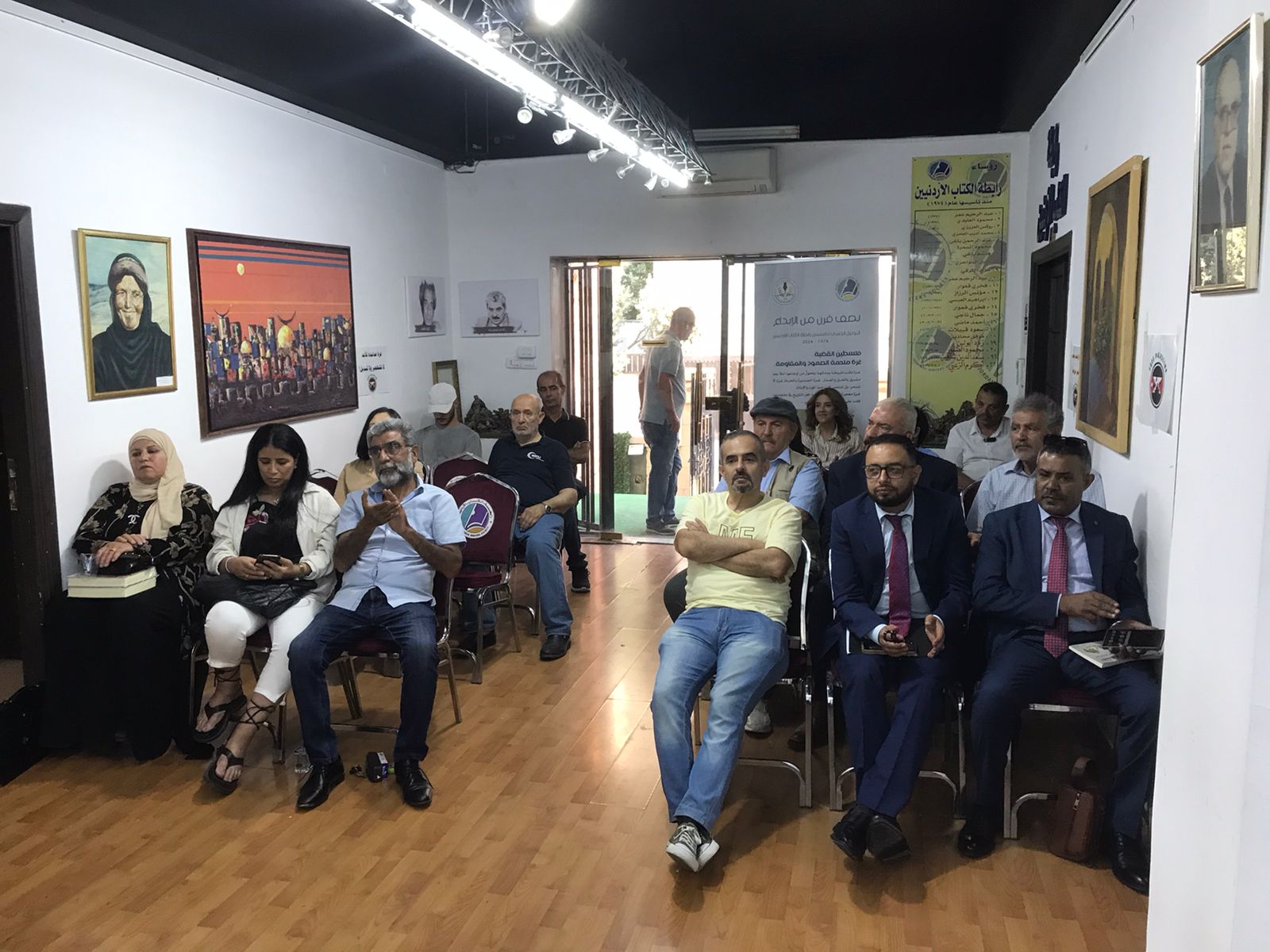 صورة حول : اختتام برنامج الأمسيات الشعرية في رابطة الكتاب الأردنيين اختتام برنامج الأمسيات الشعرية في رابطة الكتاب الأردنيين