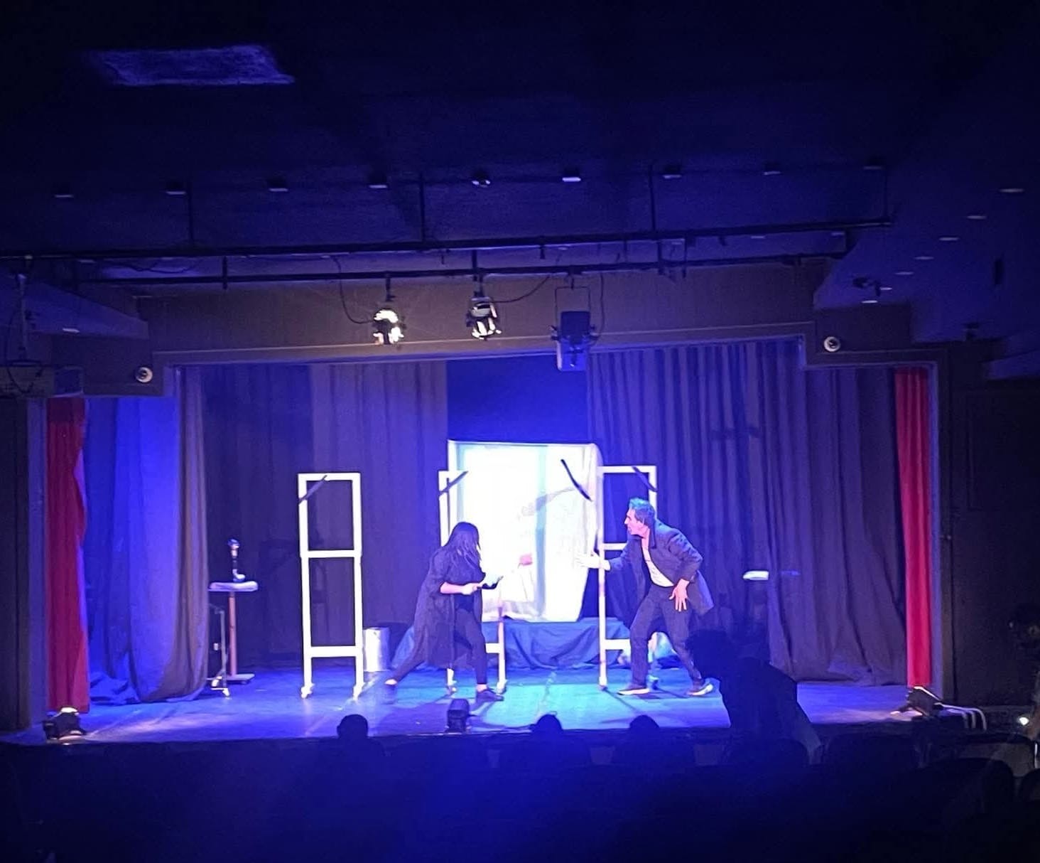 ثلاجة الموتى”… صدمة مسرحية تهز وجدان جمهور مهرجان جرش 39