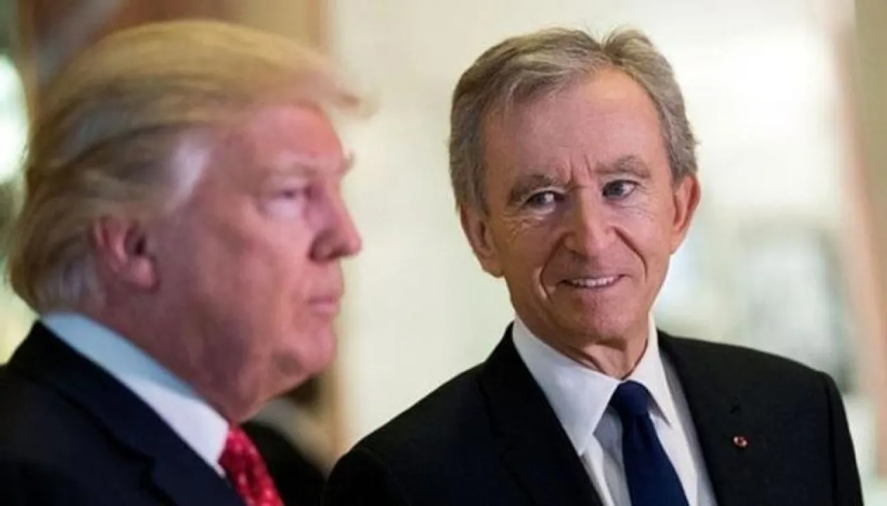 صورة حول : أغنى ملياردير أوروبي يعلن دعمه لاتفاق ترامب الجمركي أغنى ملياردير أوروبي يعلن دعمه لاتفاق ترامب الجمركي