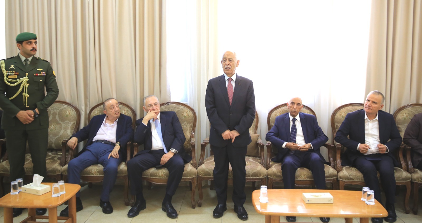 مندوبا عن الملك وولي العهد... العيسوي يعزي قبيلة بني صخر وآل قمحية