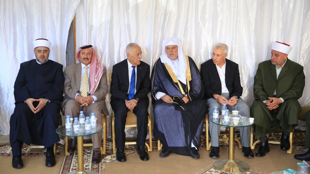 مندوبا عن الملك وولي العهد.. العيسوي يعزي عشيرة الفقير