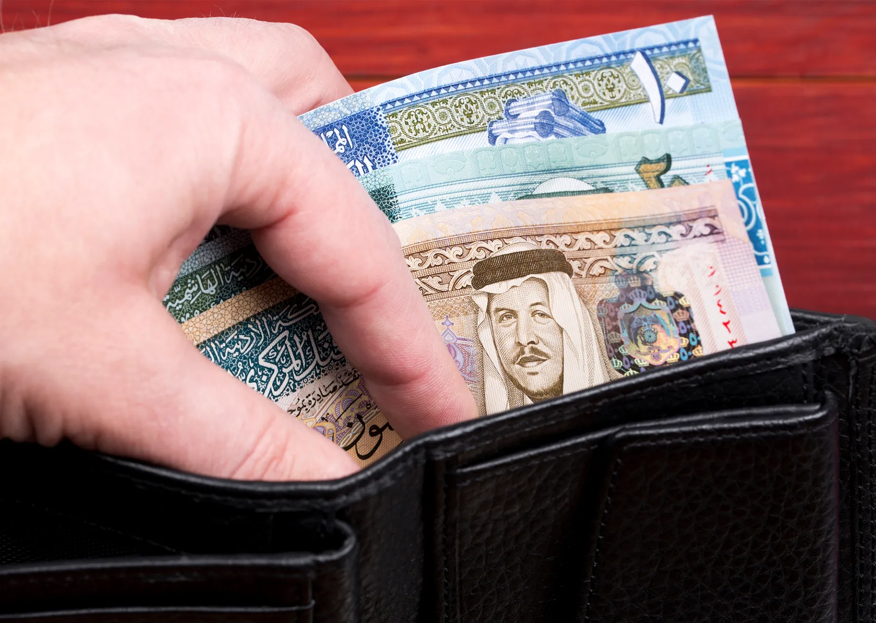 40% من الأردنيين يلجأون للاستدانة مع بداية كل شهر