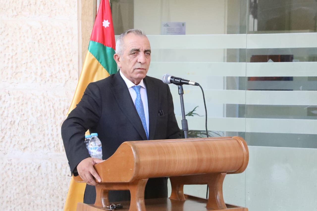 صورة حول : وزير الثقافة يفتتح "سيمبوزيوم الرسم" بمشاركة عربية في مهرجان جرش وزير الثقافة يفتتح "سيمبوزيوم الرسم" بمشاركة عربية في مهرجان جرش