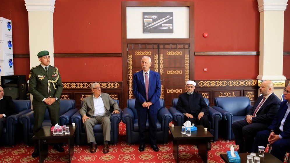 مندوبا عن الملك وولي العهد... العيسوي يعزي آل أبزاخ