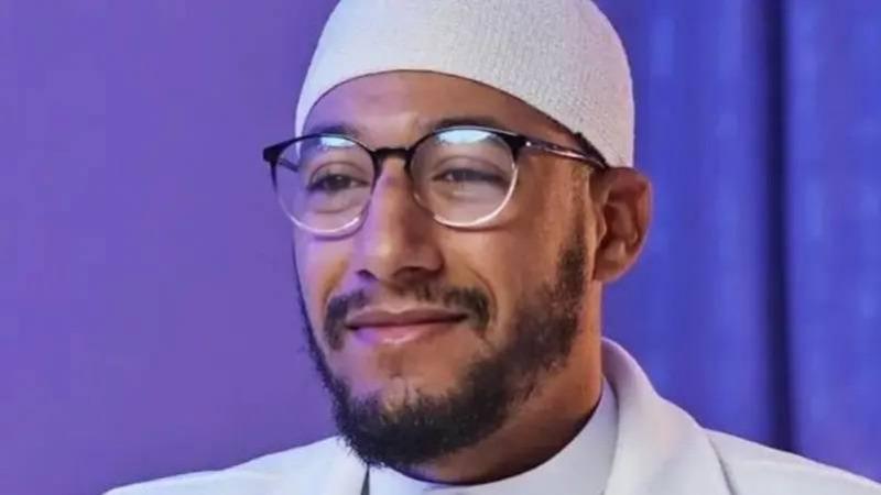 "الشيخ سار" يثير الجدل مجددًا بسبب تصريحاته حول ذهاب النساء إلى البحر