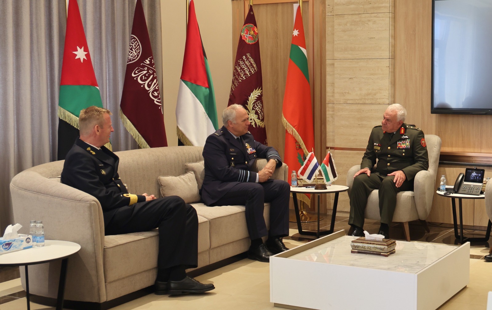 الحنيطي يستقبل رئيس دفاع القوات المسلحة الهولندية