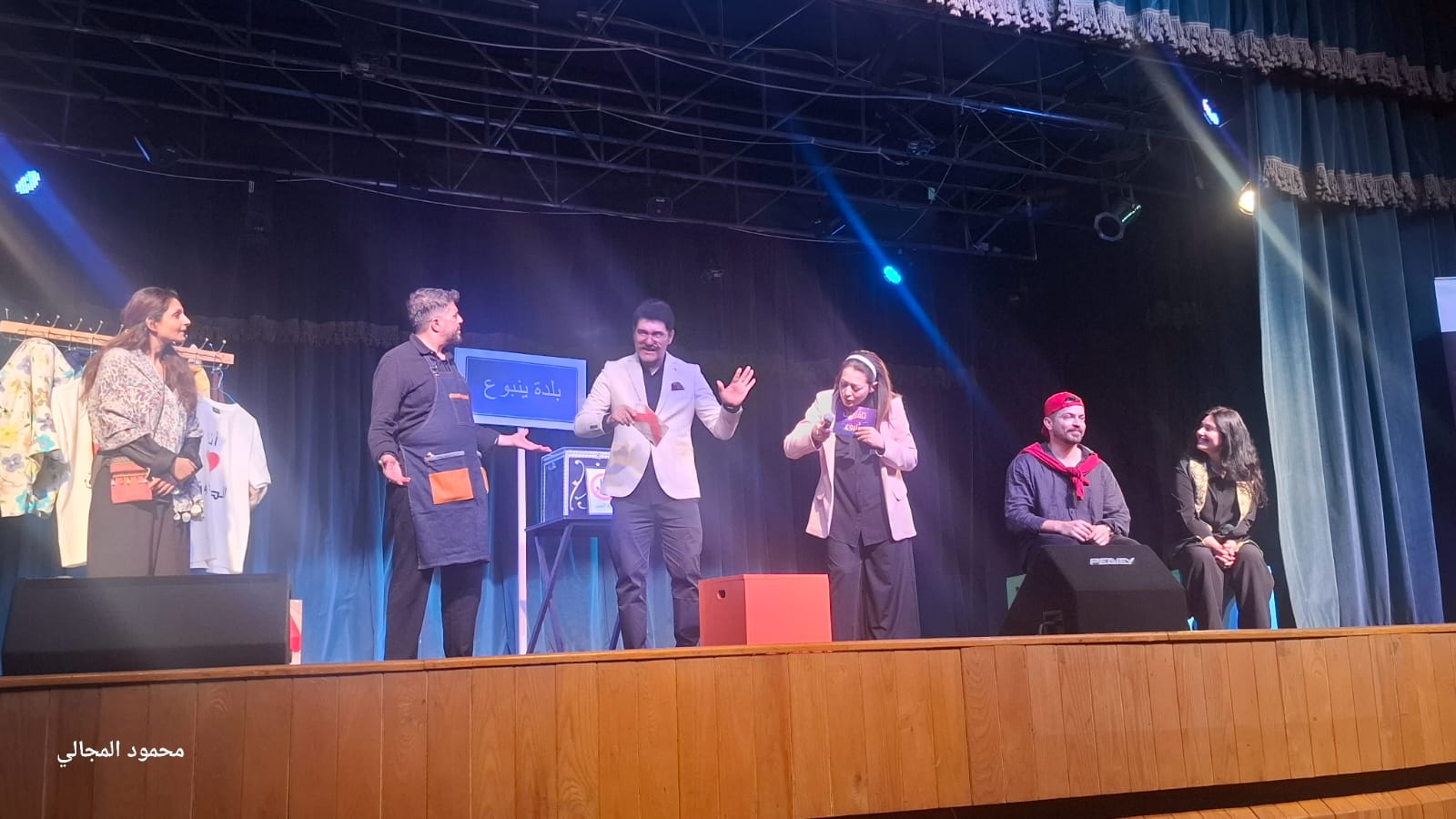 "خارج الصندوق".. مسرحية تفاعلية تشجع على التعليم المهني .. فيديو وصور