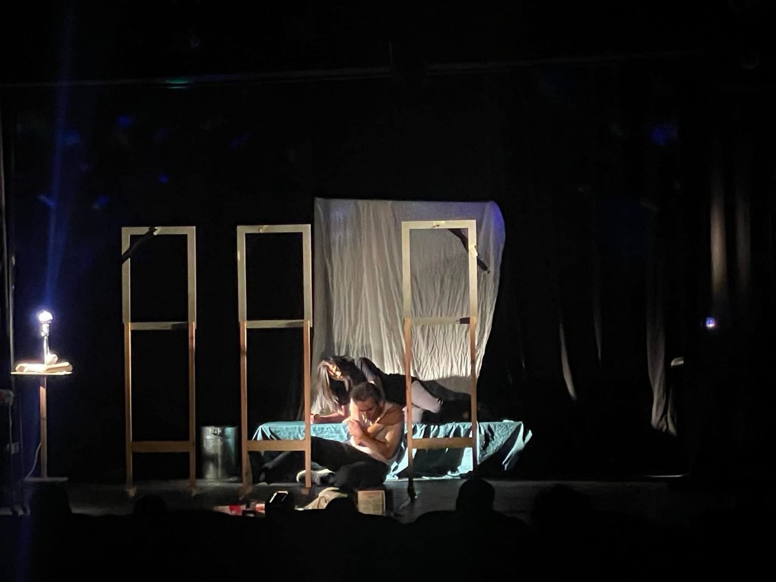 ثلاجة الموتى”… صدمة مسرحية تهز وجدان جمهور مهرجان جرش 39