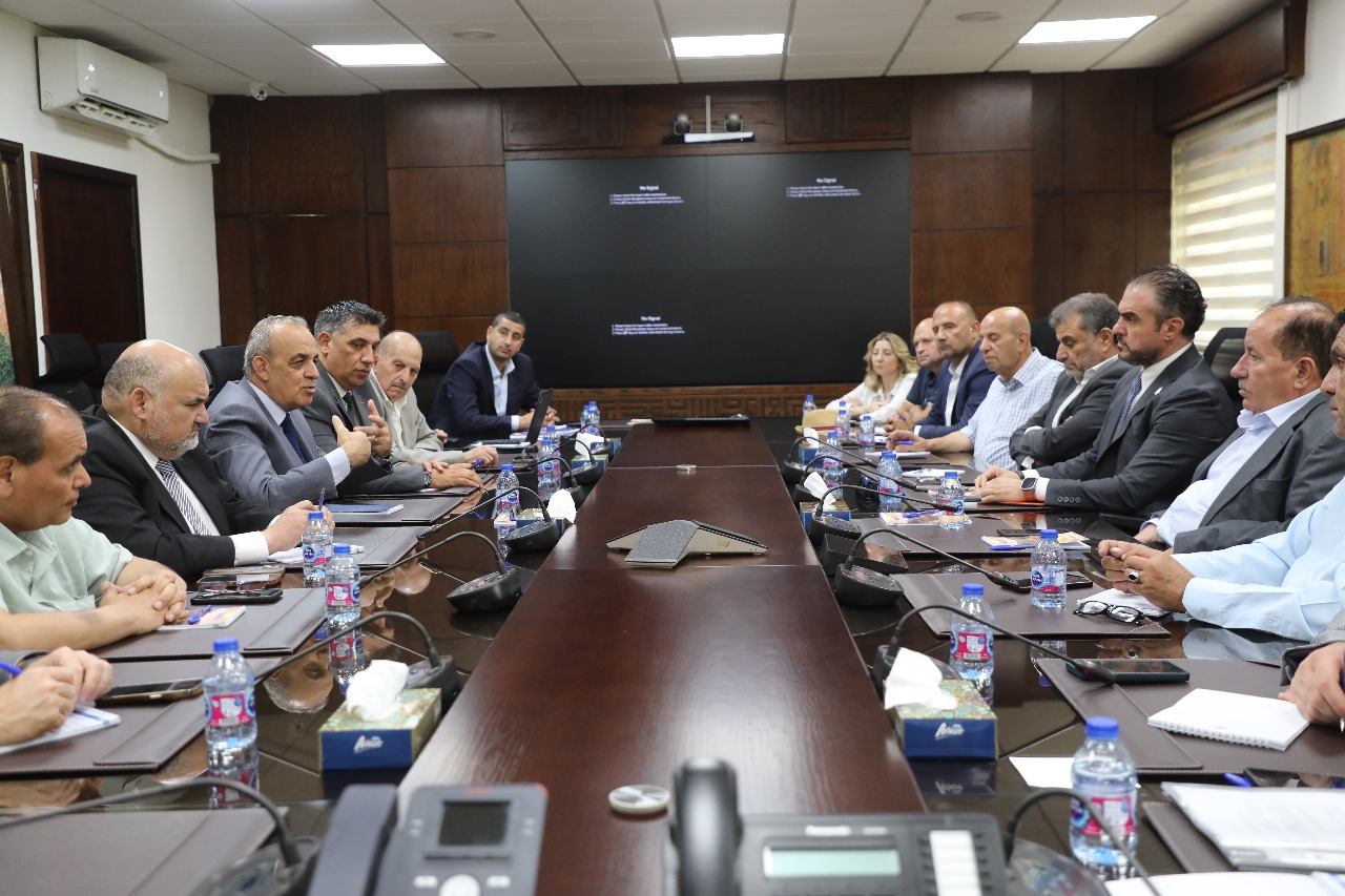 صورة حول : وزير السياحة والآثار يبحث مع الجمعيات السياحية سبل مواجهة التحديات وتعزيز تنافسية القطاع وزير السياحة والآثار يبحث مع الجمعيات السياحية سبل مواجهة التحديات وتعزيز تنافسية القطاع