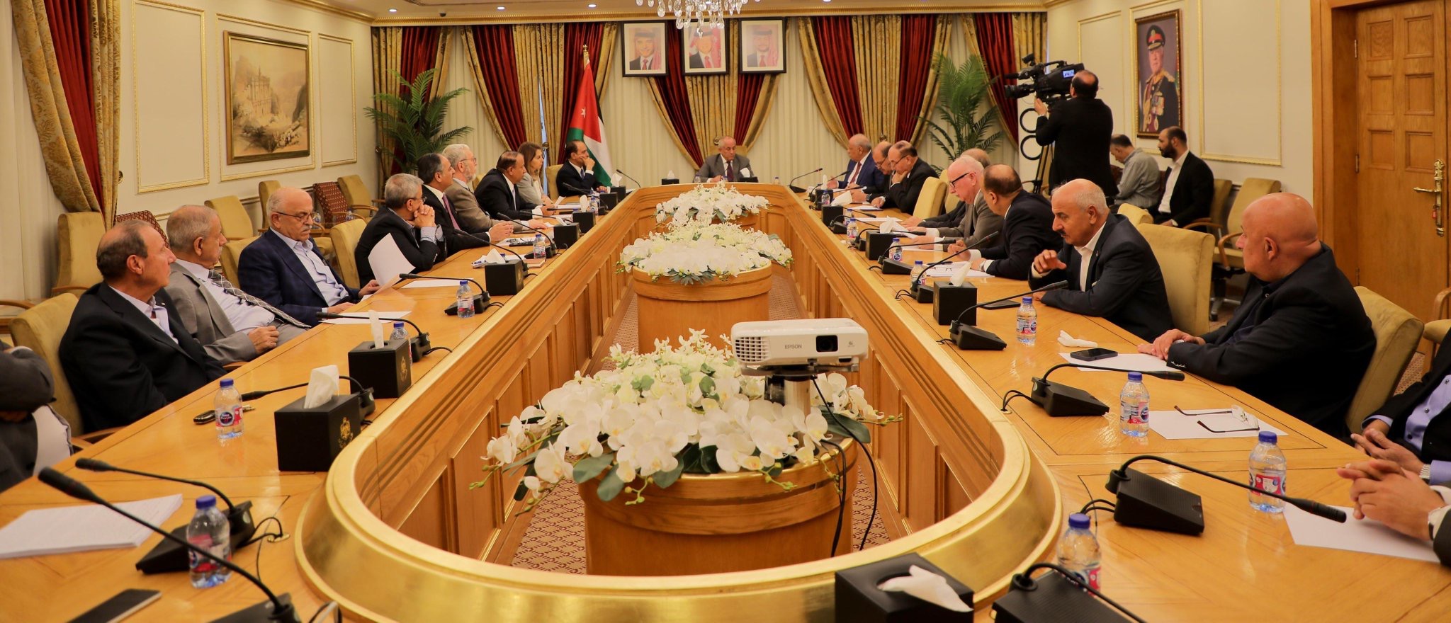 صورة حول : "خارجية الأعيان" تطالب بوقف العدوان على غزة ويدين المخططات التوسعية للاحتلال "خارجية الأعيان" تطالب بوقف العدوان على غزة ويدين المخططات التوسعية للاحتلال