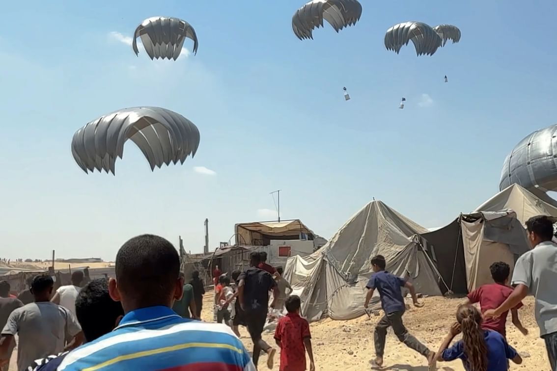 صورة حول : أكثر من 4 آلاف طن من المساعدات الإماراتية التي أنزلت جواً لغزة أكثر من 4 آلاف طن من المساعدات الإماراتية التي أنزلت جواً لغزة