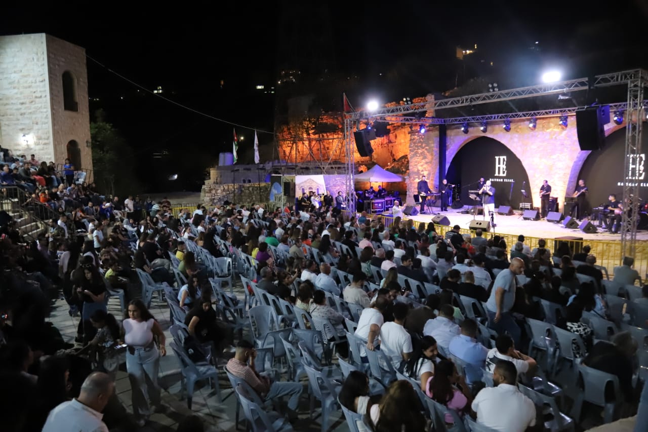 صورة حول : اسدال الستار على فعاليات "مهرجان الفحيص 32".. الموعد عام 2026 اسدال الستار على فعاليات "مهرجان الفحيص 32".. الموعد عام 2026