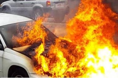 صورة حول : عاجل | احتراق مركبة يتسبب بأزمة مرورية بشارع الصناعة باتجاه خلدا عاجل | احتراق مركبة يتسبب بأزمة مرورية بشارع الصناعة باتجاه خلدا