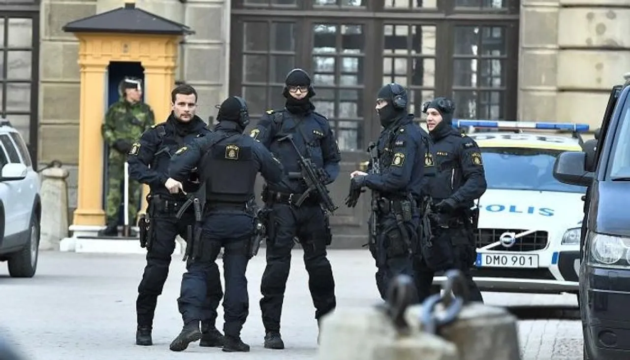 الشرطة تحقق في إطلاق نار قرب مسجد بجنوب السويد