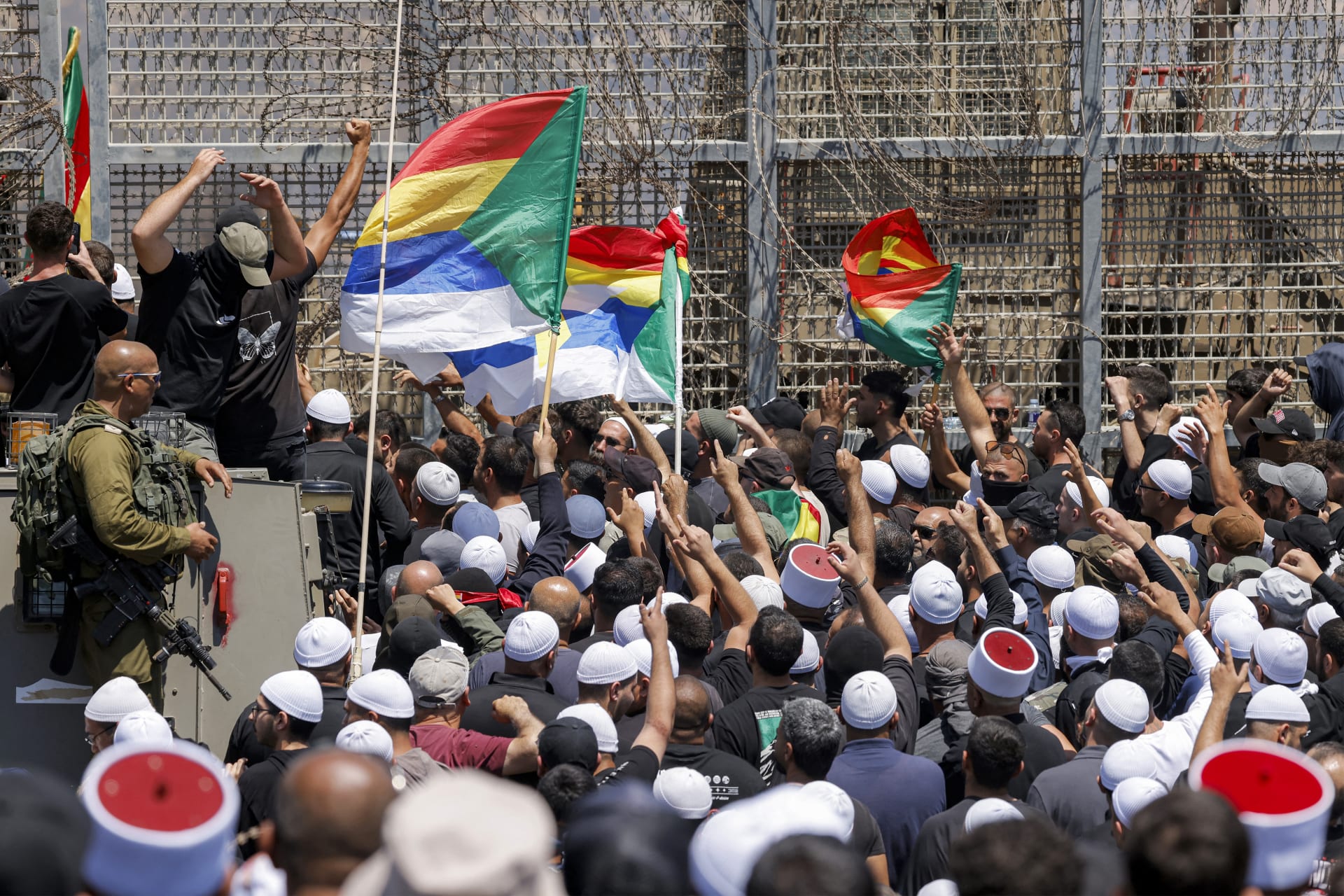 صورة حول : بعد سقوط الأسد... ارتفاع كبير في طلبات الجنسية الإسرائيلية بين دروز الجولان بعد سقوط الأسد... ارتفاع كبير في طلبات الجنسية الإسرائيلية بين دروز الجولان