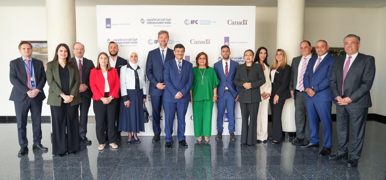 صورة حول : البنك الأردني الكويتي يحتفل بتخصيص كاملعوائد أول سند أخضر في الأردن وبإطلاق تقريره الأول للتمويل المستدام البنك الأردني الكويتي يحتفل بتخصيص كاملعوائد أول سند أخضر في الأردن وبإطلاق تقريره الأول للتمويل المستدام