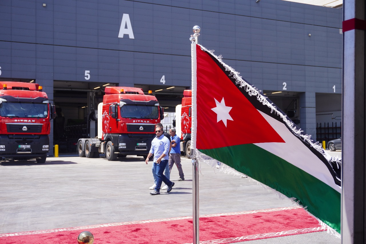 بالفيديو .. افتتاح أول محطة متنقلة لتعبئة الغاز الطبيعي المضغوط في الأردن