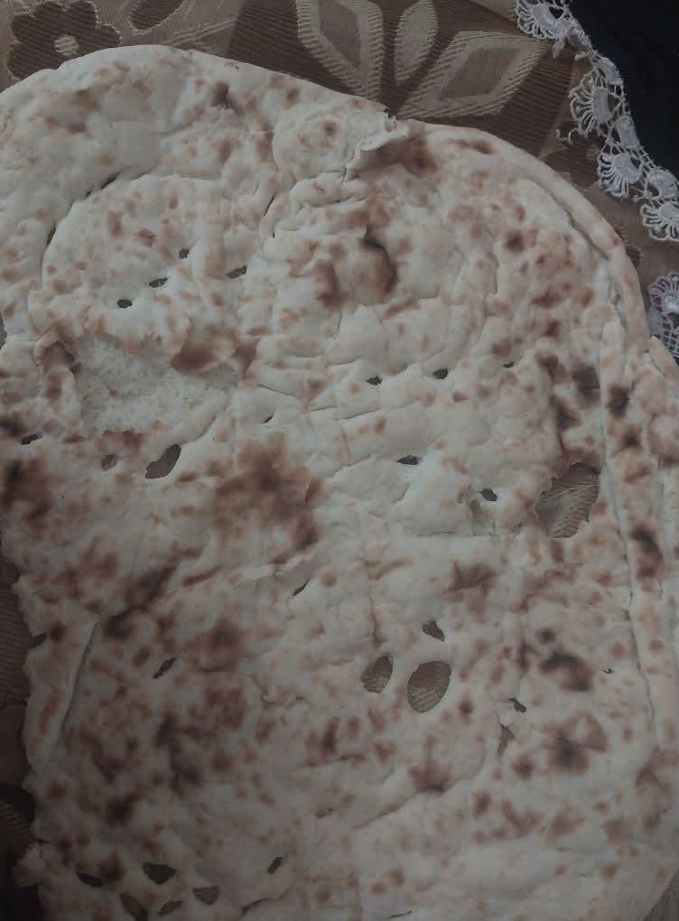 صورة حول : عاجل | "أظافر العامل"!! على الخبز تثير غضب أهالي الطفيلة عاجل | "أظافر العامل"!! على الخبز تثير غضب أهالي الطفيلة