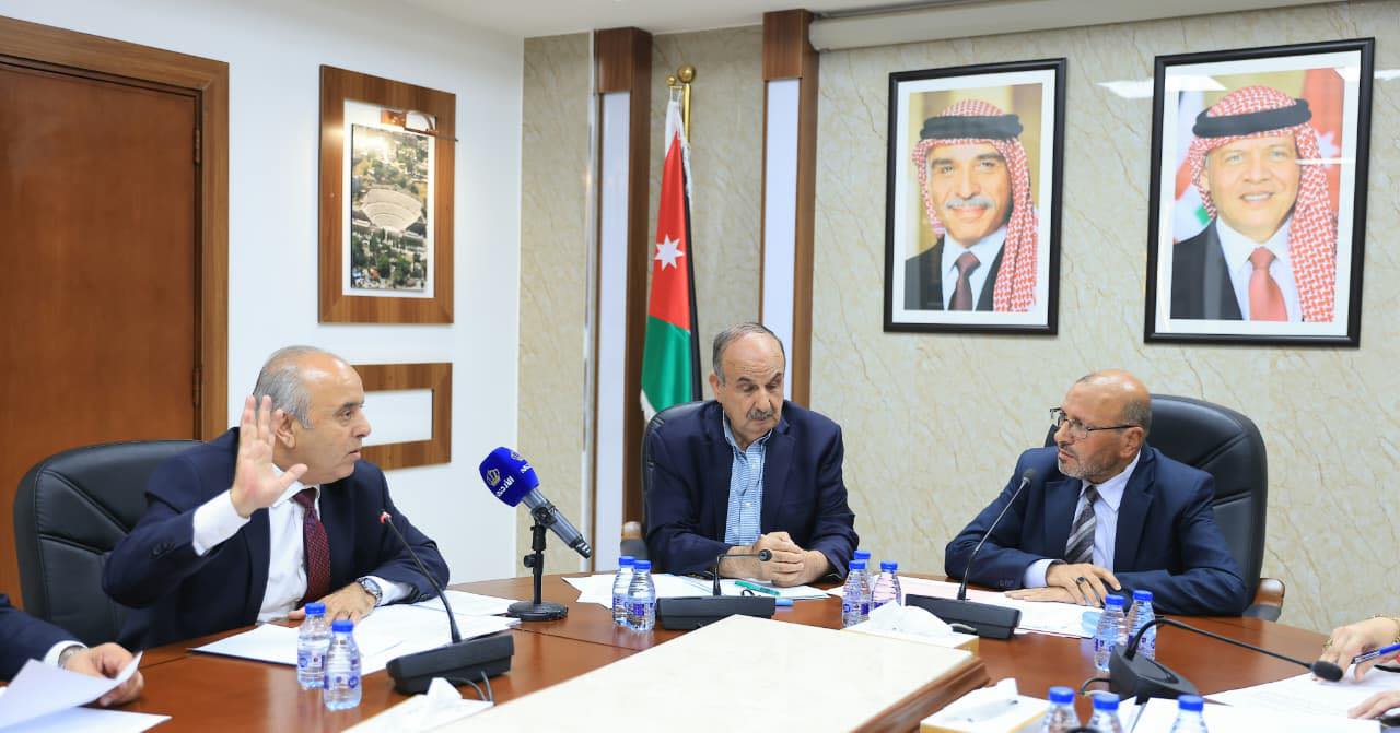 بالصور ... النائب الرعود يدعو لزيادة مقاعد الطب وإعادة مواد التوجيهي لجيل 2007 و2008