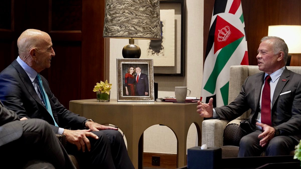 صورة حول : الملك يستضيف اجتماعًا ثلاثيًا مع نظيره السوري والمبعوث الأميركي لبحث إعادة إعمار سوريا الملك يستضيف اجتماعًا ثلاثيًا مع نظيره السوري والمبعوث الأميركي لبحث إعادة إعمار سوريا