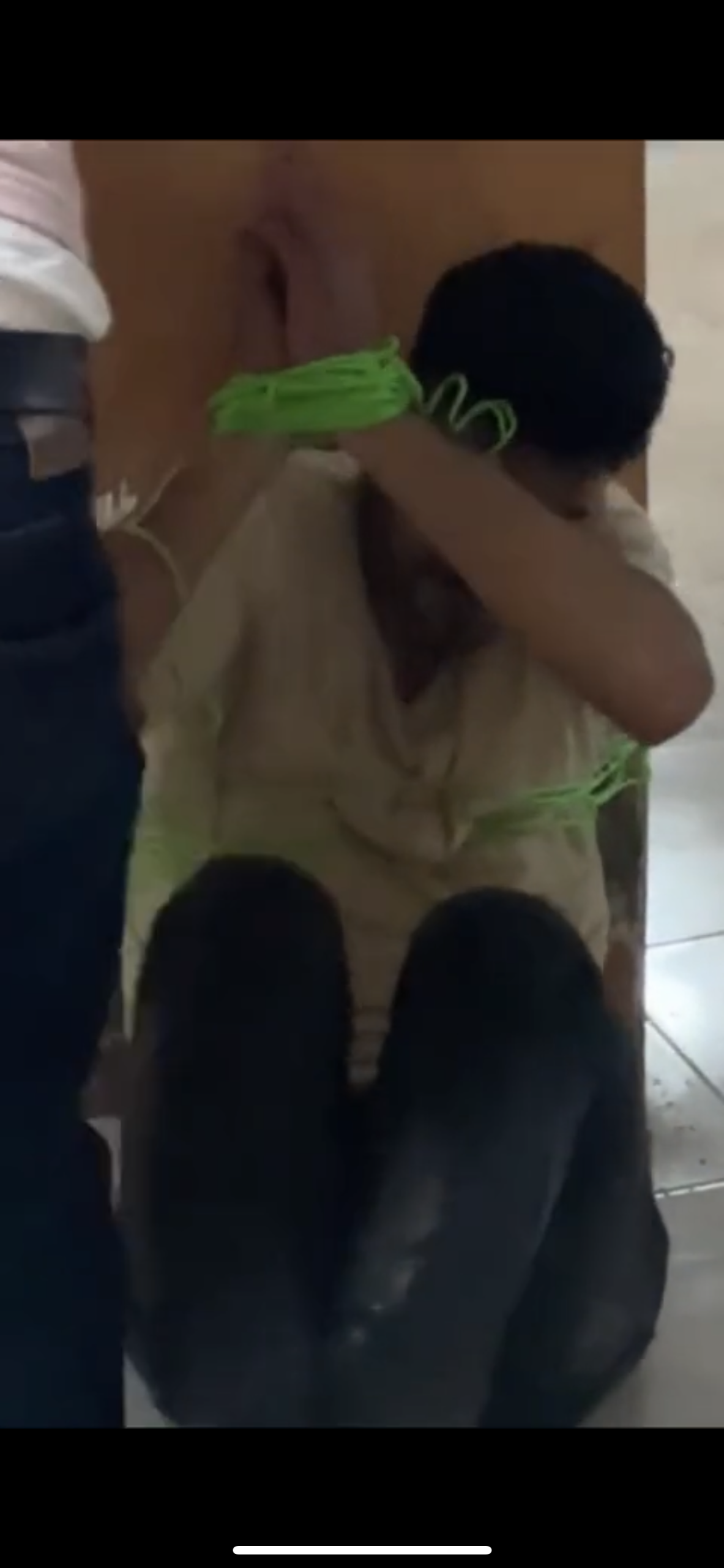 عاجل | أحمد يخرج عن صمته ويكشف تفاصيل تعذيبه هو وشقيقته على يد والده وإخوته .. فيديو وصور