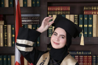 الف مبارك النجاح بالثانوية العامة للطالبة نور عبدالهادي