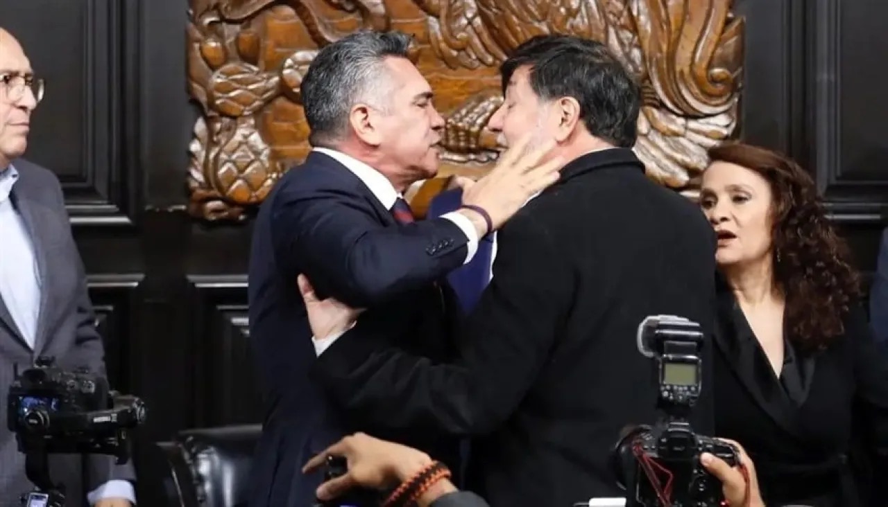 شجار عنيف يشعل جلسة مجلس الشيوخ المكسيكي بين رئيس المجلس والمعارضين