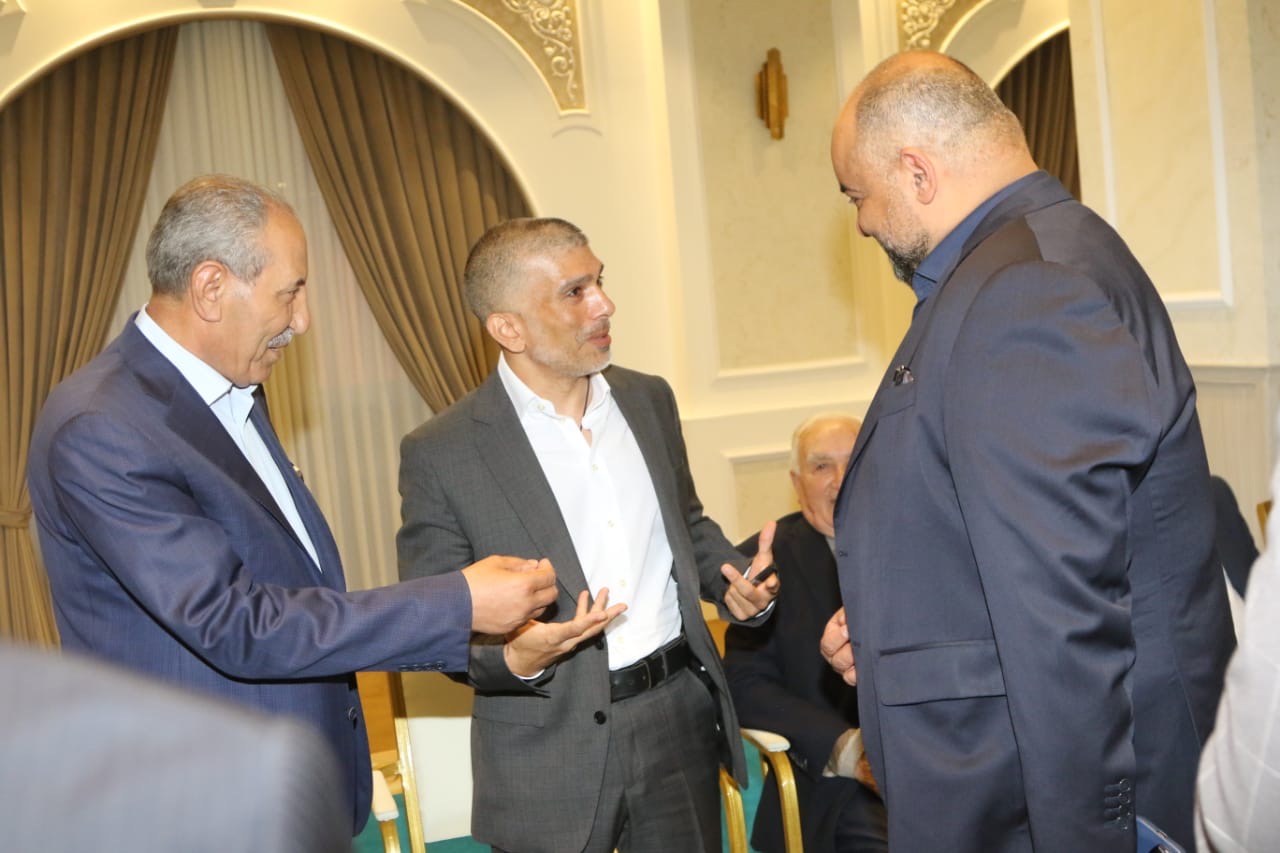 صورة حول : الأمير راشد بن الحسن ووزير الإعلام يقدمون واجب العزاء للنائب مجحم الصقور الأمير راشد بن الحسن ووزير الإعلام يقدمون واجب العزاء للنائب مجحم الصقور