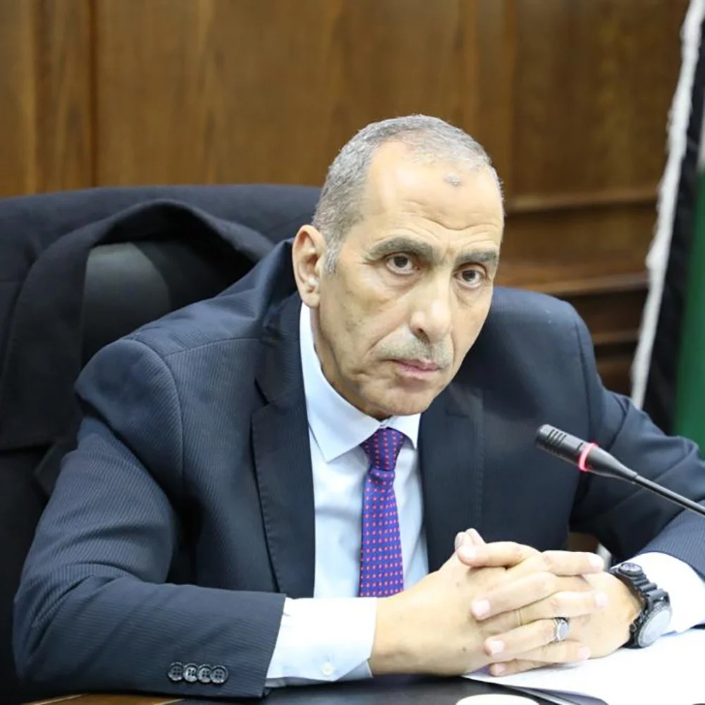 "اليسَ منكم رجلٌ رشيد "