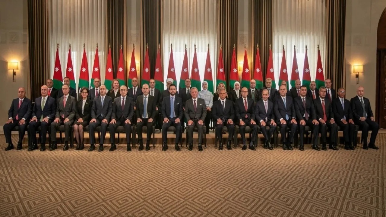 عاجل | رئيس الوزراء يتسلم استقالات الوزراء المغادرين ويستعد لتولي الجدد اليمين الدستورية