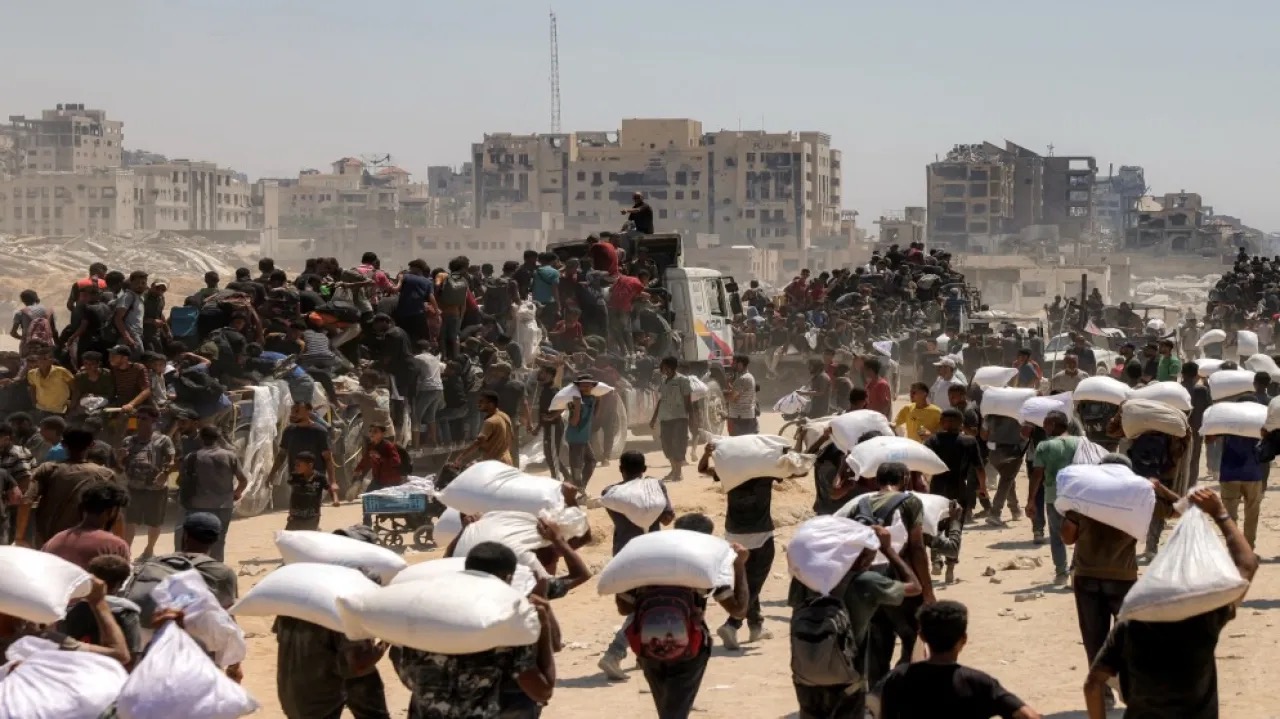 صورة حول : إسرائيل تعلن السماح بدخول البضائع إلى غزة تدريجياً تحت الرقابة إسرائيل تعلن السماح بدخول البضائع إلى غزة تدريجياً تحت الرقابة