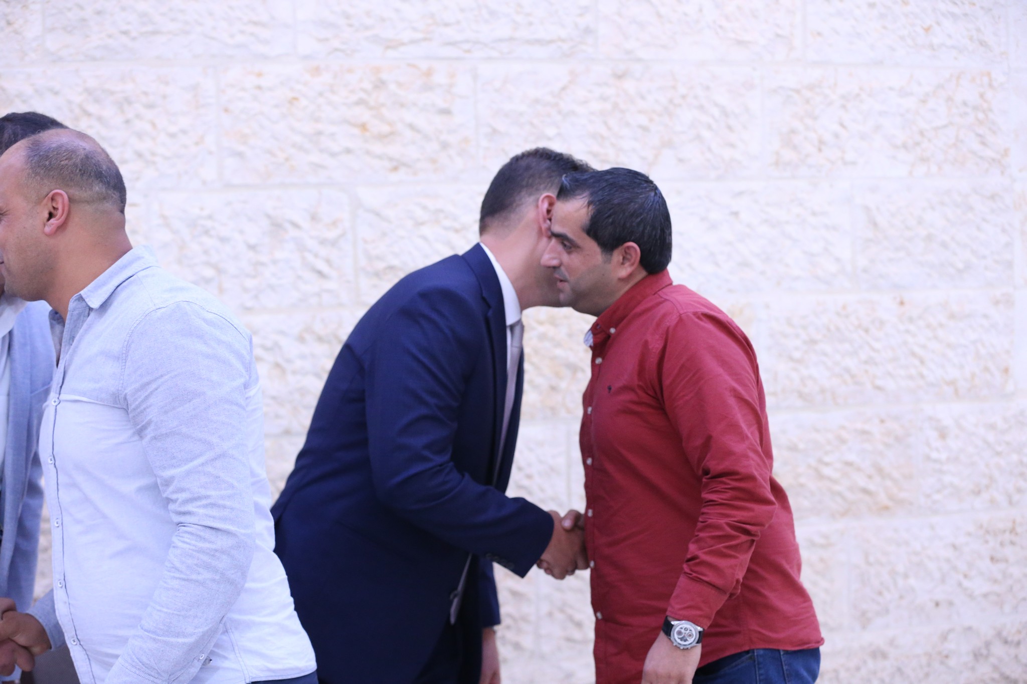 بالصور .. أبناء المرحوم الحاج صالح الهنداوي يحتفلون بزفاف شقيقهم سعد