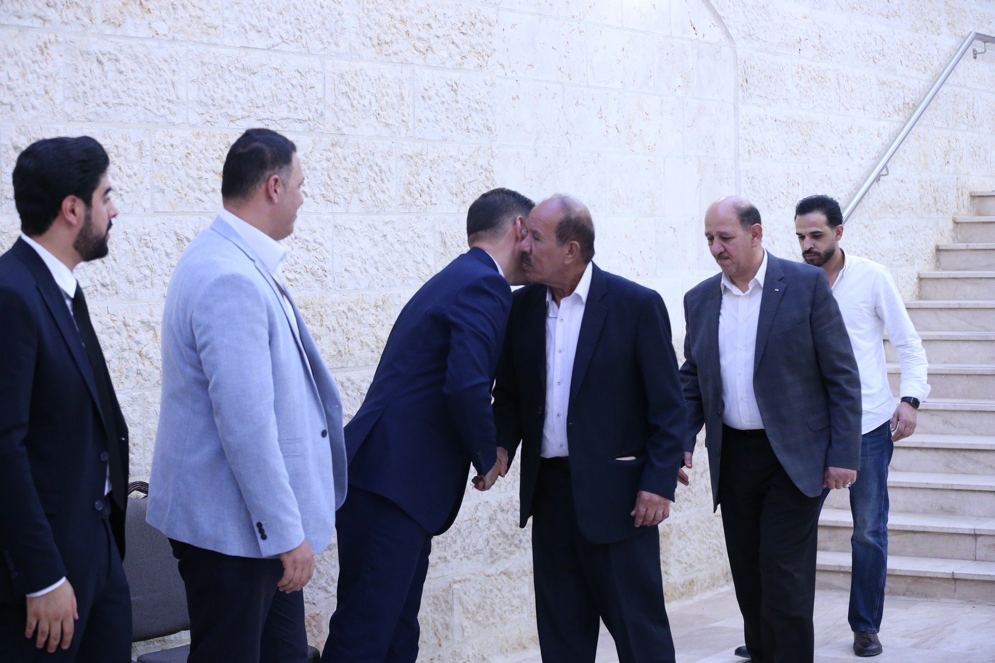 بالصور .. أبناء المرحوم الحاج صالح الهنداوي يحتفلون بزفاف شقيقهم سعد