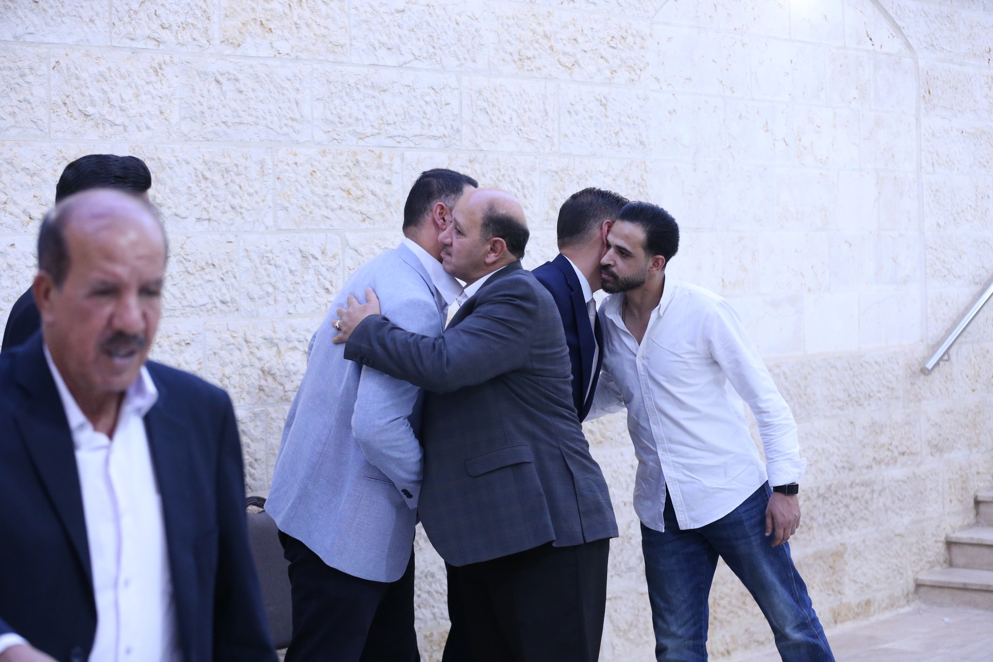 بالصور .. أبناء المرحوم الحاج صالح الهنداوي يحتفلون بزفاف شقيقهم سعد