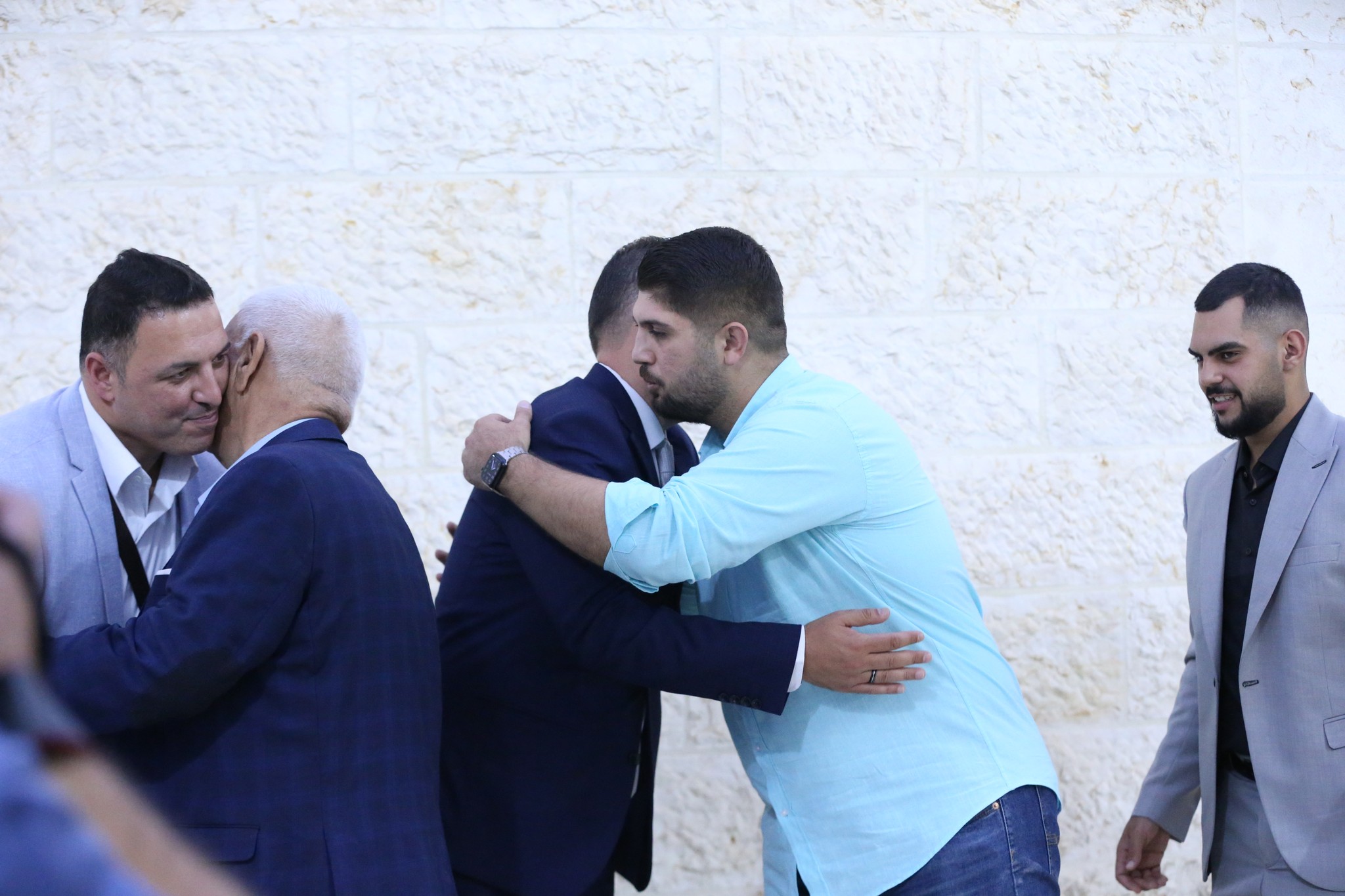 بالصور .. أبناء المرحوم الحاج صالح الهنداوي يحتفلون بزفاف شقيقهم سعد