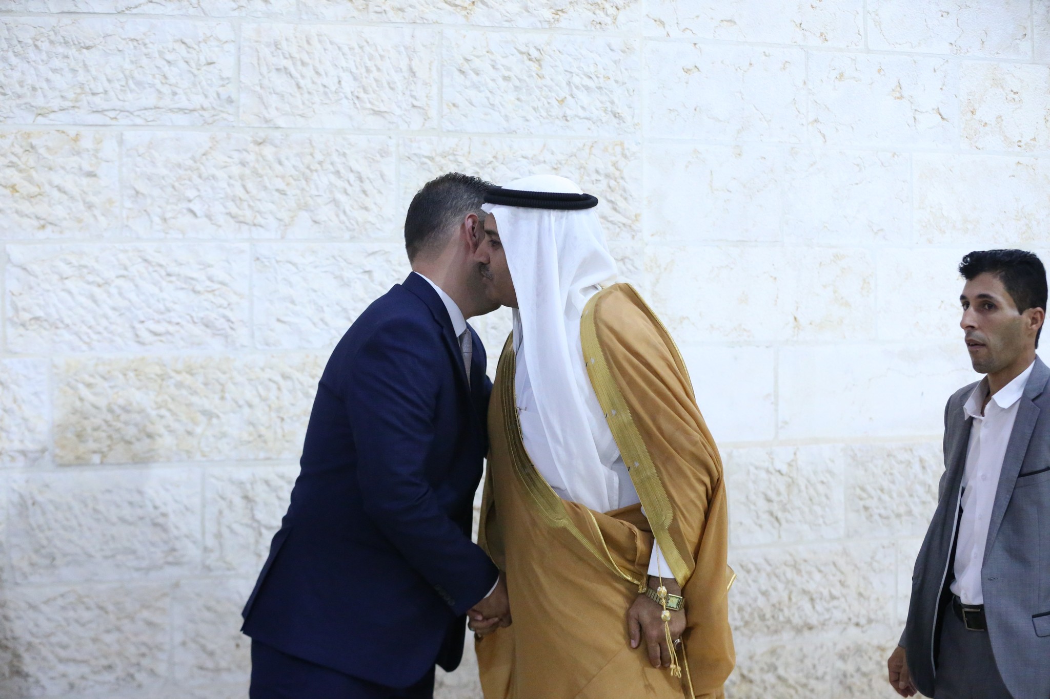 بالصور .. أبناء المرحوم الحاج صالح الهنداوي يحتفلون بزفاف شقيقهم سعد