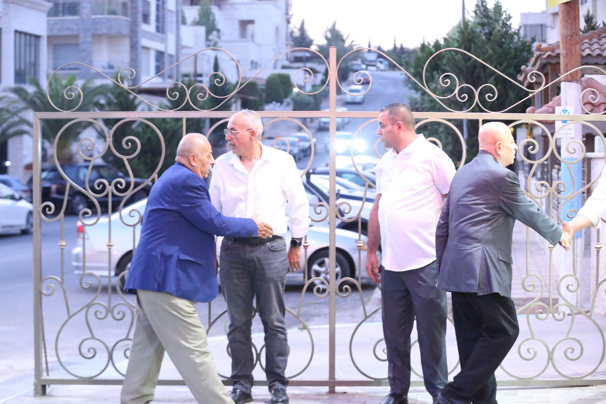 بالصور .. أبناء المرحوم الحاج صالح الهنداوي يحتفلون بزفاف شقيقهم سعد