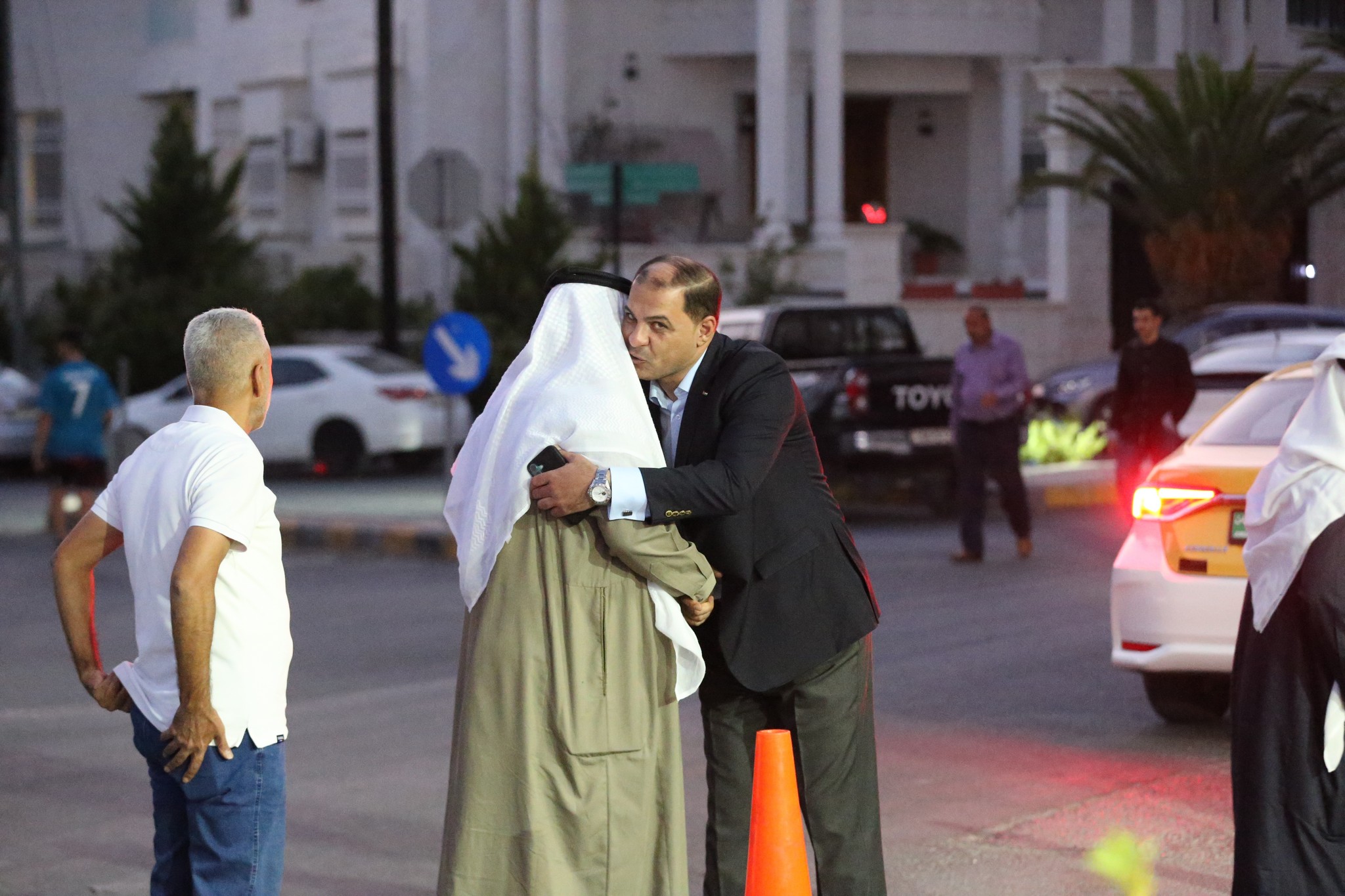 بالصور .. أبناء المرحوم الحاج صالح الهنداوي يحتفلون بزفاف شقيقهم سعد