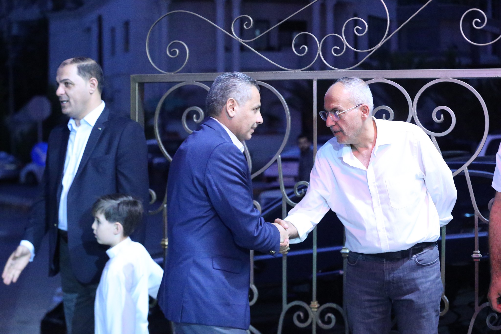 بالصور .. أبناء المرحوم الحاج صالح الهنداوي يحتفلون بزفاف شقيقهم سعد