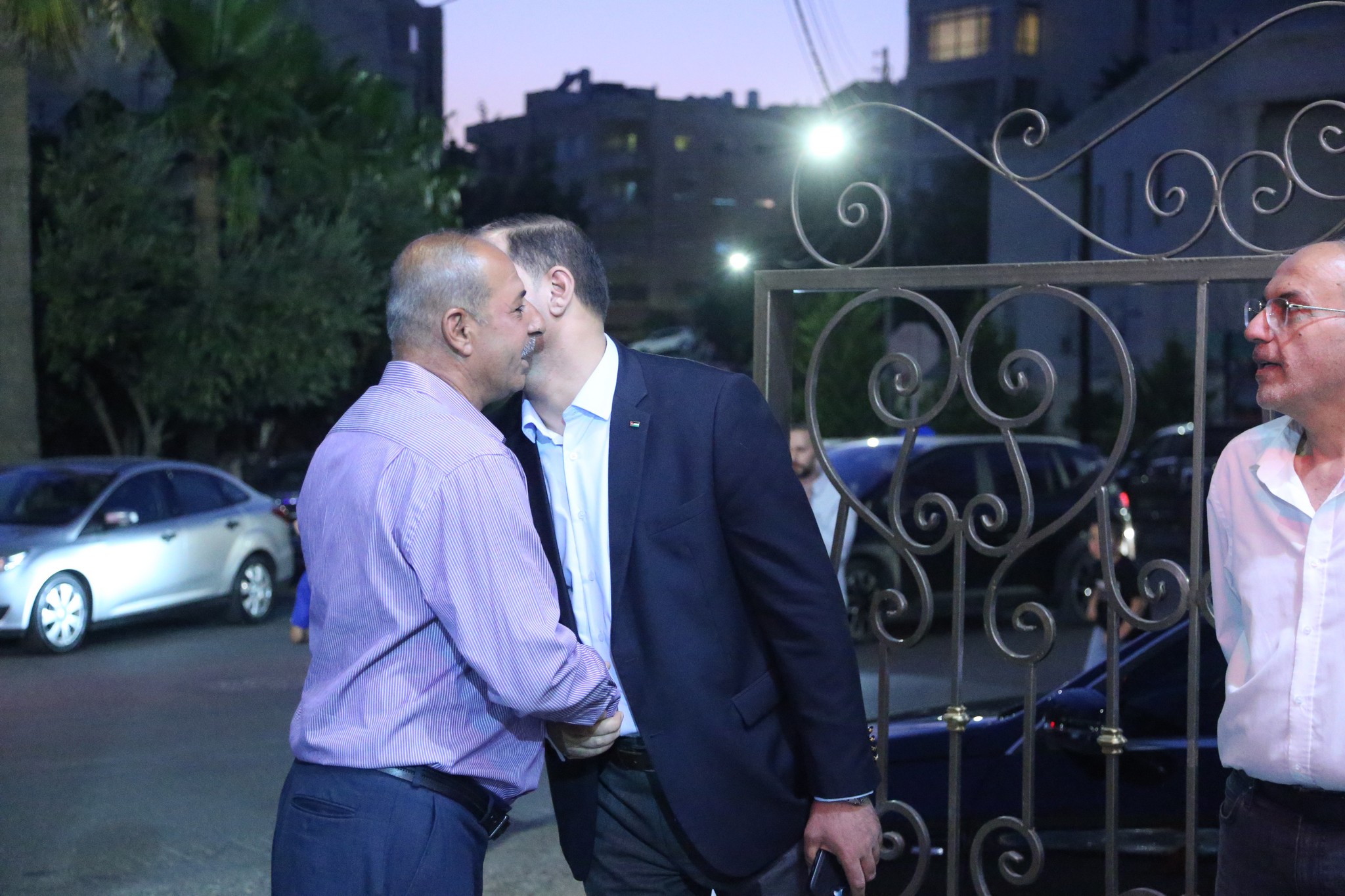 بالصور .. أبناء المرحوم الحاج صالح الهنداوي يحتفلون بزفاف شقيقهم سعد