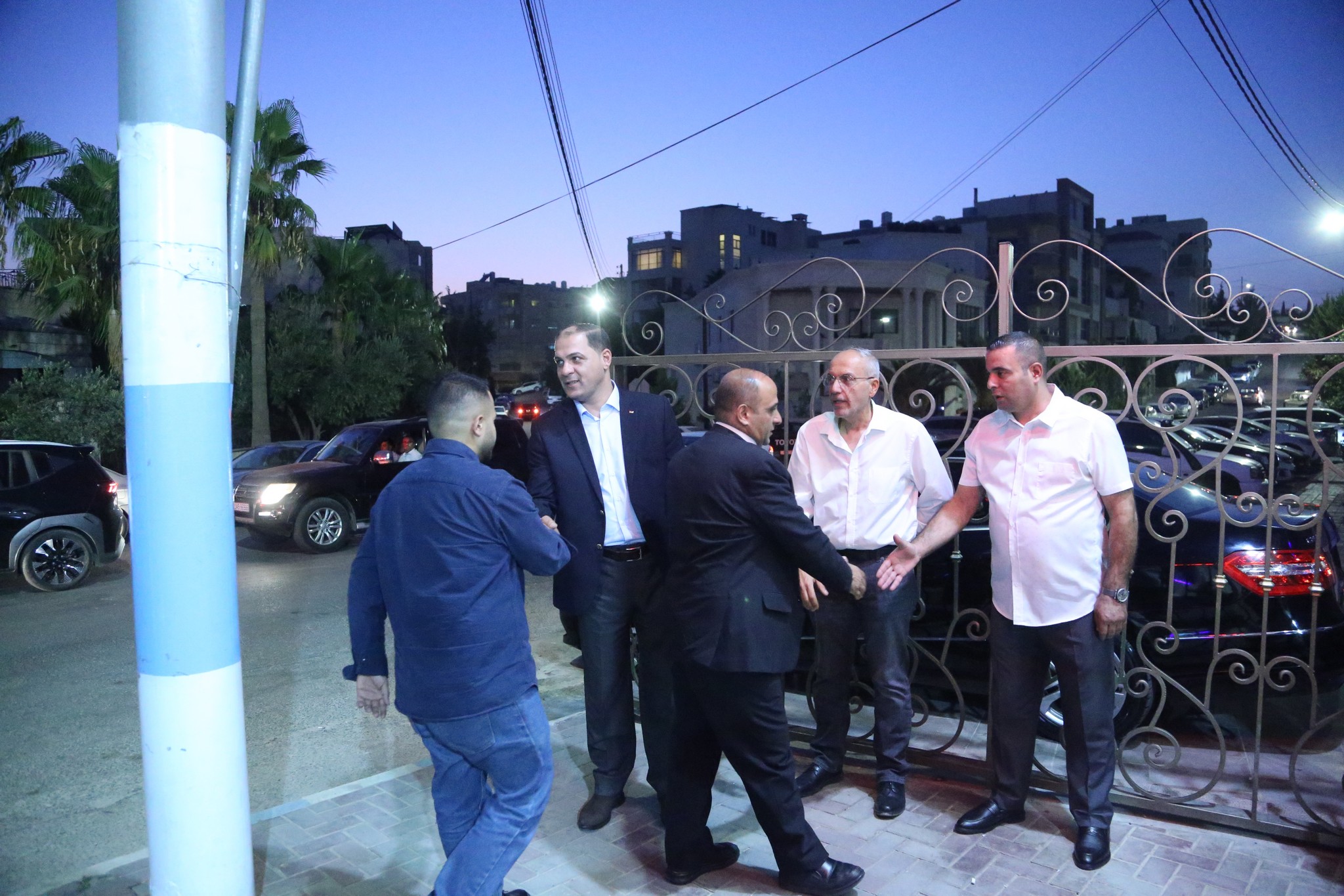 بالصور .. أبناء المرحوم الحاج صالح الهنداوي يحتفلون بزفاف شقيقهم سعد