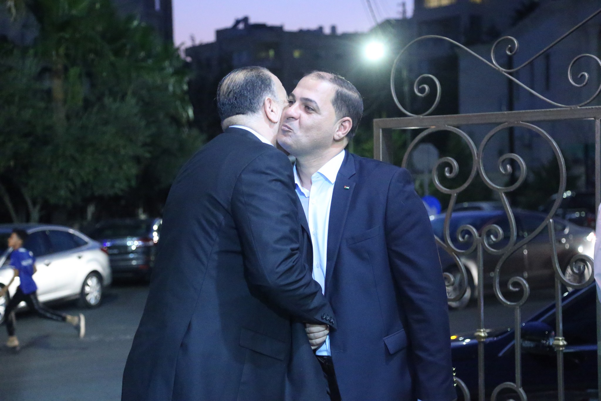 بالصور .. أبناء المرحوم الحاج صالح الهنداوي يحتفلون بزفاف شقيقهم سعد